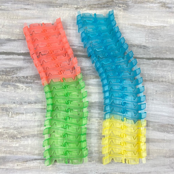Magic Tracks Glow In The Dark Magical Neon Glow Twister Track Pieces Toy Set - Picture 2 of 8